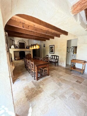 Dining - Beautiful House in Provence - Le Mas qu’il vous faut! (13520 - MAUSSANE LES ALPILLES)