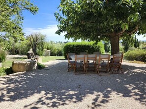 Outdoor dining - Beautiful House in Provence - Le Mas qu’il vous faut! (13520 - MAUSSANE LES ALPILLES)