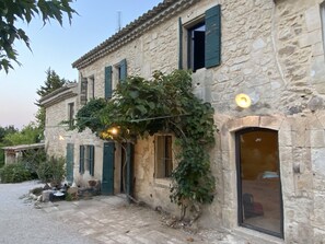 Exterior detail - Beautiful House in Provence - Le Mas qu’il vous faut! (13520 - MAUSSANE LES ALPILLES)
