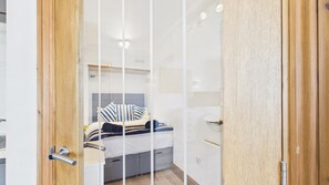 1 bedroom, iron/ironing board, WiFi