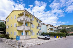 Exterior - Holiday apartment with mountain view (Baška)