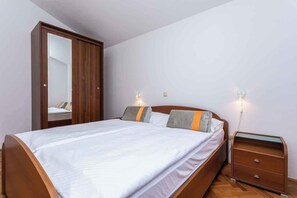 2 bedrooms, WiFi - Holiday apartment with mountain view (Baška)