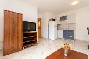 Interior - Holiday apartment close to the centre and directly by the sea (Baška)