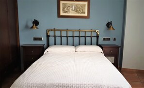 Standard-Doppel- oder -Zweibettzimmer | Zimmersafe, Verdunkelungsvorhänge, Reisekinderbett, kostenloses WLAN