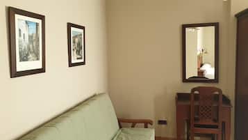 Caja fuerte, cortinas opacas, cuna de viaje y wifi gratis