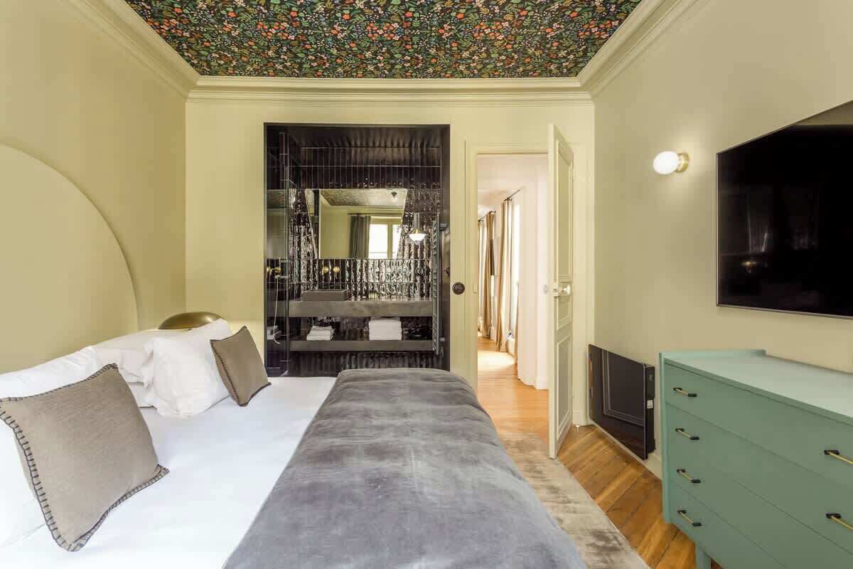 2 habitaciones, tabla de planchar con plancha, wifi y ropa de cama 
