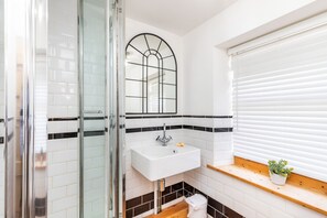 Cottage | Bathroom - 4 Canalside Cottages (Towcester)