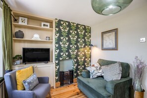 Cottage | Living room - 4 Canalside Cottages (Towcester)