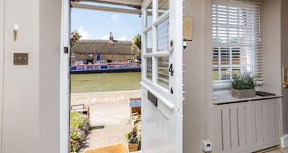 4 Canalside Cottages