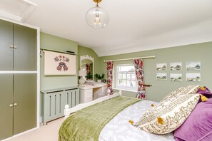 Cottage | 2 bedrooms, individually decorated, individually furnished, free WiFi - 3 Canalside Cottages (Towcester)