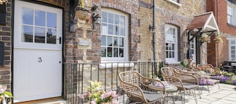 3 Canalside Cottages