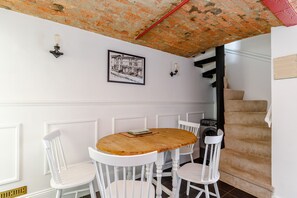 Cottage | Dining - 3 Canalside Cottages (Towcester)