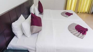 Deluxe Twin Room, Non Smoking, City View | Desk, laptop workspace, free WiFi, bed sheets