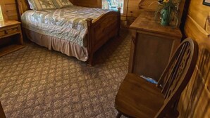 2 bedrooms, free WiFi - Hutch Mountain- This beautiful log cabin is one you will never want to leave! (Sautee Nacoochee)