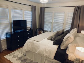 3 bedrooms, desk, iron/ironing board, free WiFi