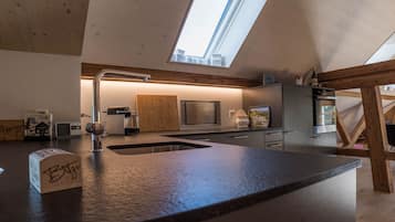 KĂŒhlschrank, Ofen, Herdplatte, GeschirrspĂŒler