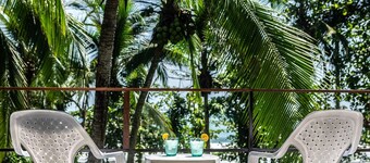 BEACHFRONT & Ocean View Second Floor