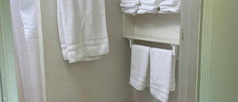 Combined shower/tub, towels, soap, toilet paper