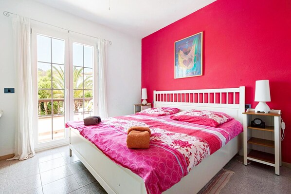 2 bedrooms, iron/ironing board, travel crib, free WiFi