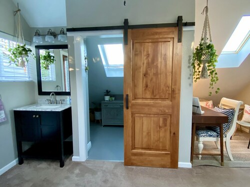 Stylish Seaside Cottage - Walking to Beach