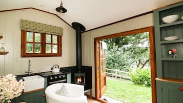 Cottage | Private kitchen | Cookware/dishes/utensils