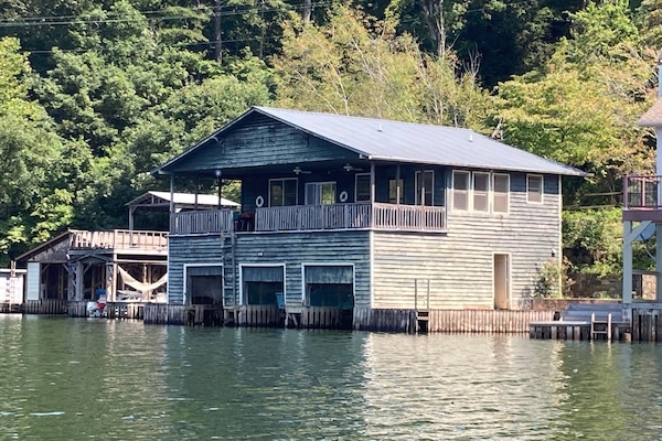 Three slot boathouse comes with the house rental.