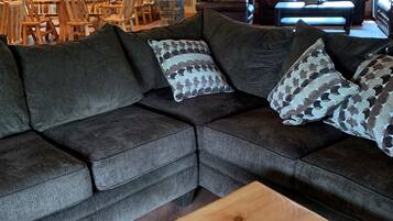 Smart TV, fireplace, video games, table tennis