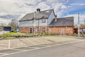 Exterior - Premier Inn Harlow East - Church Langley (Harlow)