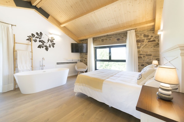 4 slaapkamers, een bureau, een strijkplank/strijkijzer, gratis wifi