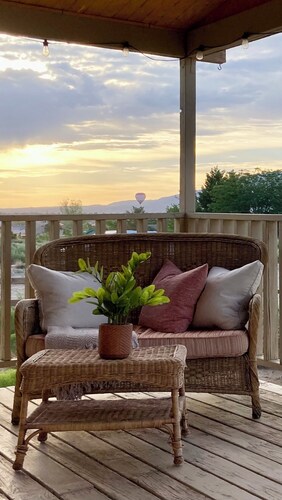 Spectacular Unobstructed CITY and MOUNTAIN VIEWS!!