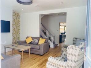 Smart TV - WESTREACH is a 4 Bedroom, all en-suite sleep 8 Townhouse (Filey)