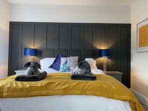 4 bedrooms, iron/ironing board, travel crib, free WiFi - WESTREACH is a 4 Bedroom, all en-suite sleep 8 Townhouse (Filey)