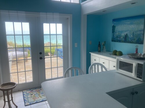 ❤️Waterfront beach villas with wrap around decking 