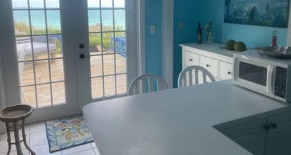 ❤️Waterfront beach villas with wrap around decking