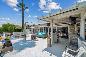 Terrace/patio - Private Bay Mins to Fast Water! Spa! (Discovery Bay)