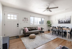 Smart TV, fireplace, books - Well-Stocked, Family Friendly Home on the Westside (Colorado Springs)