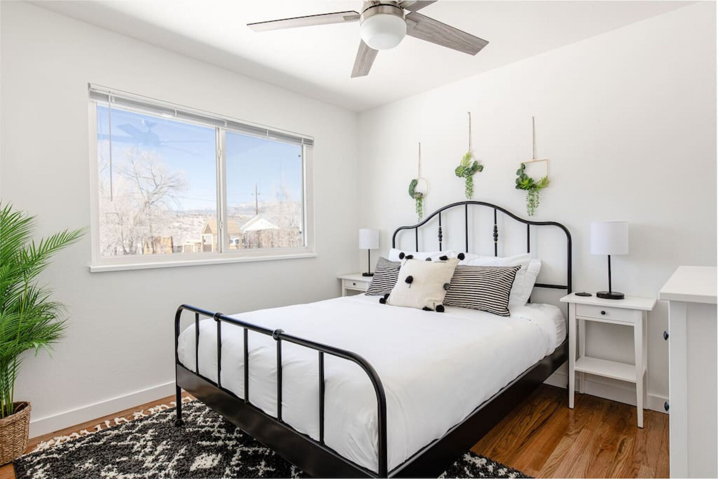 4 habitaciones, camas con efecto memoria y escritorio 