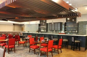 Restaurant - Doubletree Suites by Hilton (Miamisburg)