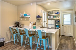 Unclassified image, 5 of 35, button