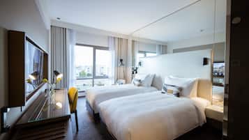 1 habitación, caja de seguridad en la habitación y escritorio