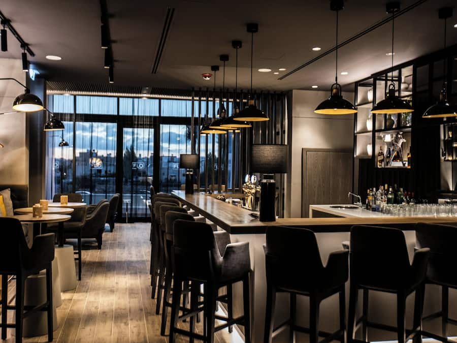 2 restaurantes: opção de café da manhã, almoço e jantar