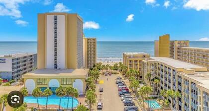 Seaside Splendor: Oceanfront Luxury with Private Jacuzzi