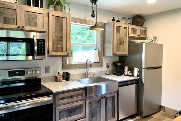 Refrigerador, microondas, horno y parrilla de estufa