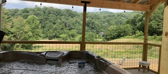 Trout Fish from your backyard! Hot Tub & 1 mi to VC Park!