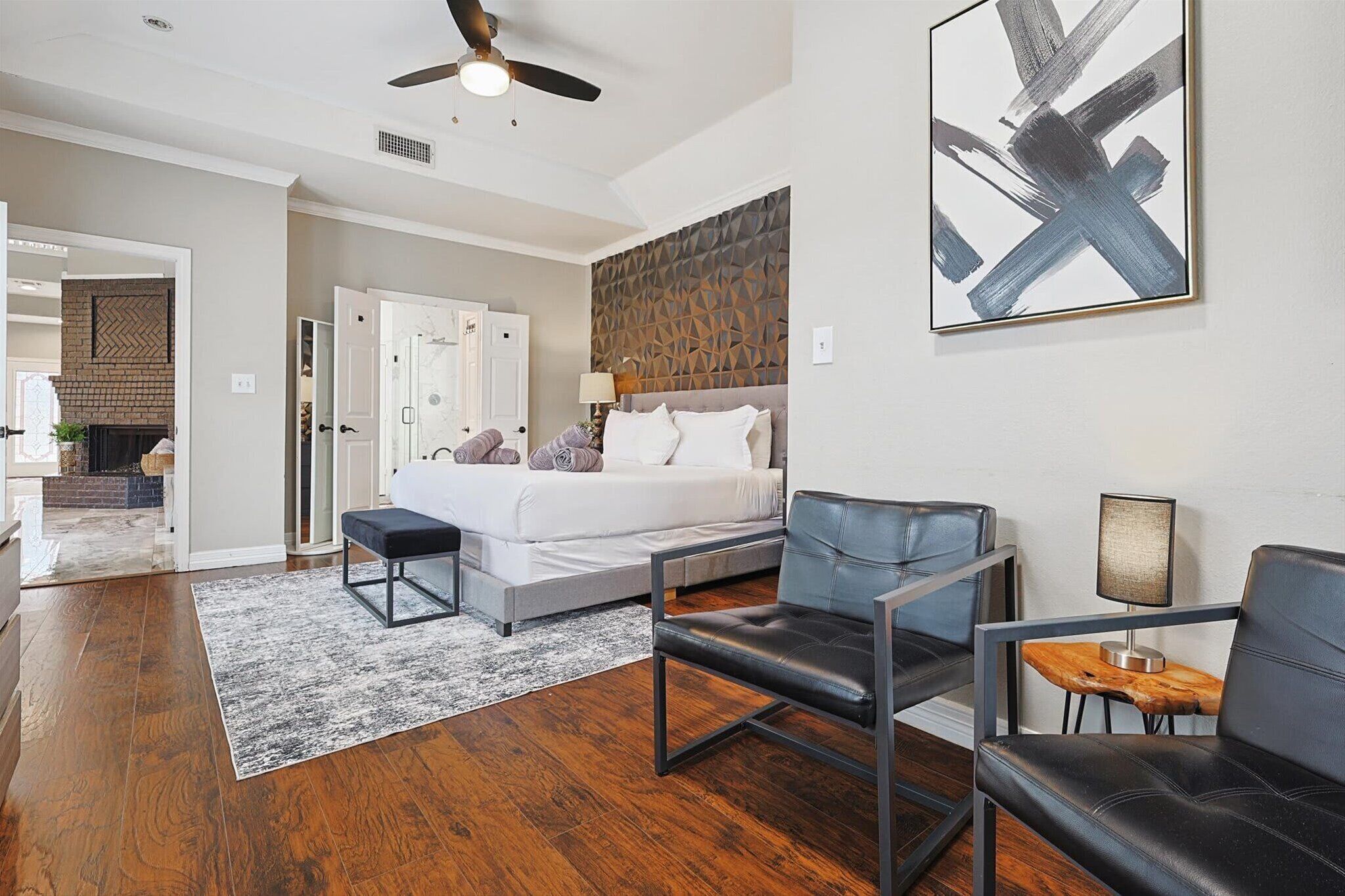 5 bedrooms, desk, iron/ironing board, WiFi