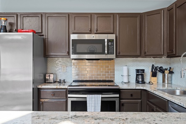 Refrigerador, microondas, horno, placa de cocina