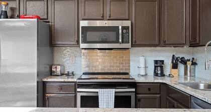 Modern cabin at the woods resort with 3-Bedroom, 2F-bath, Central Air/Heat