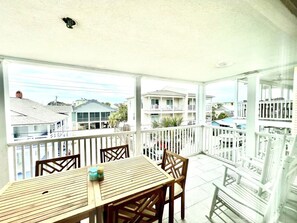 Outdoor dining - Tybee Retreat Unit 3 (Tybee Island)