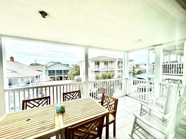 Outdoor dining