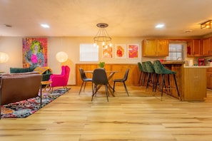 Dining - ACID WASH @ DOLLYS DRIVE * Wifi Grill Woods Mtns (Sevierville)